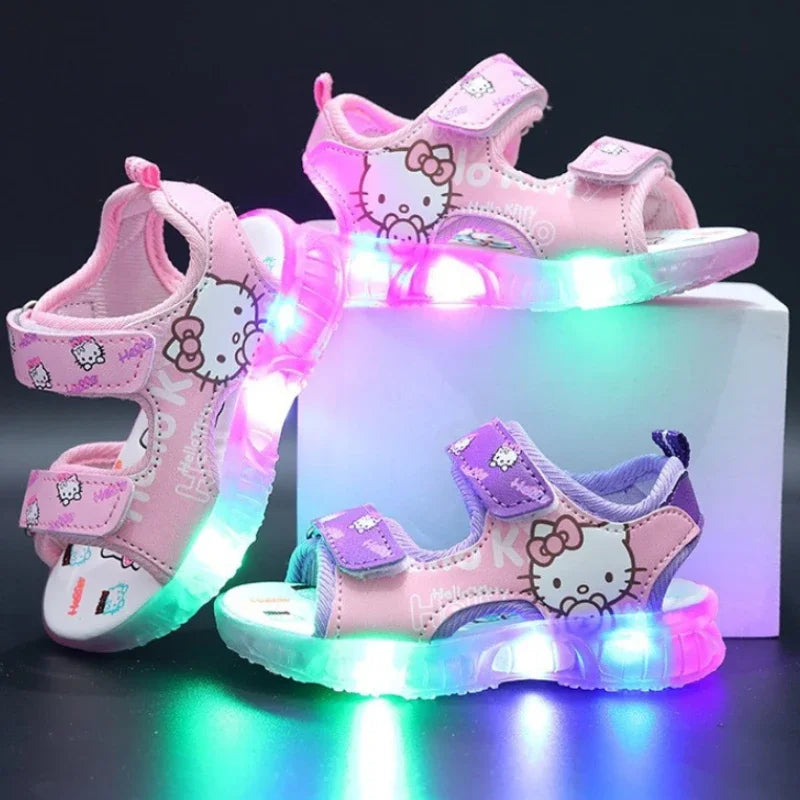Sandálias infantis com luz LED para bebês meninas, sapatos casuais fofos da Hello Kitty para crianças, calçados antiderrapantes de praia para atividades ao ar livre, verão 2025