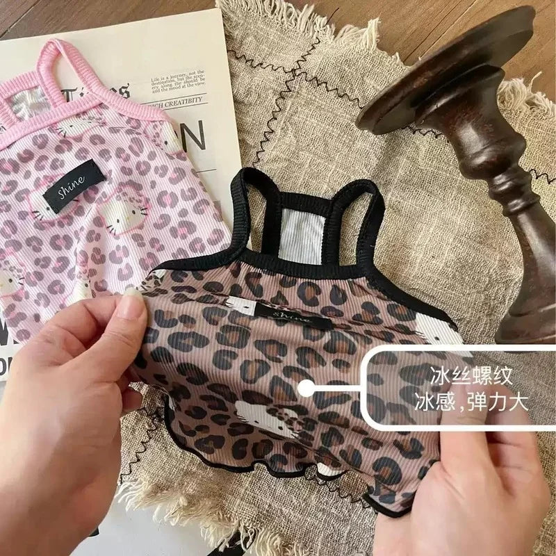 Novas roupas para animais de estimação, primavera/verão 2025, suspensórios corta-vento Spice Girls, estampa de leopardo, seda gelada e tecidos frescos, gatos e cães usam