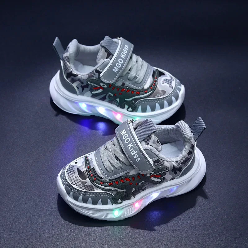 Tênis esportivos infantis novos de primavera com desenho de dinossauro e luz LED para meninos, sola macia, tênis casuais para crianças de 2 a 6 anos