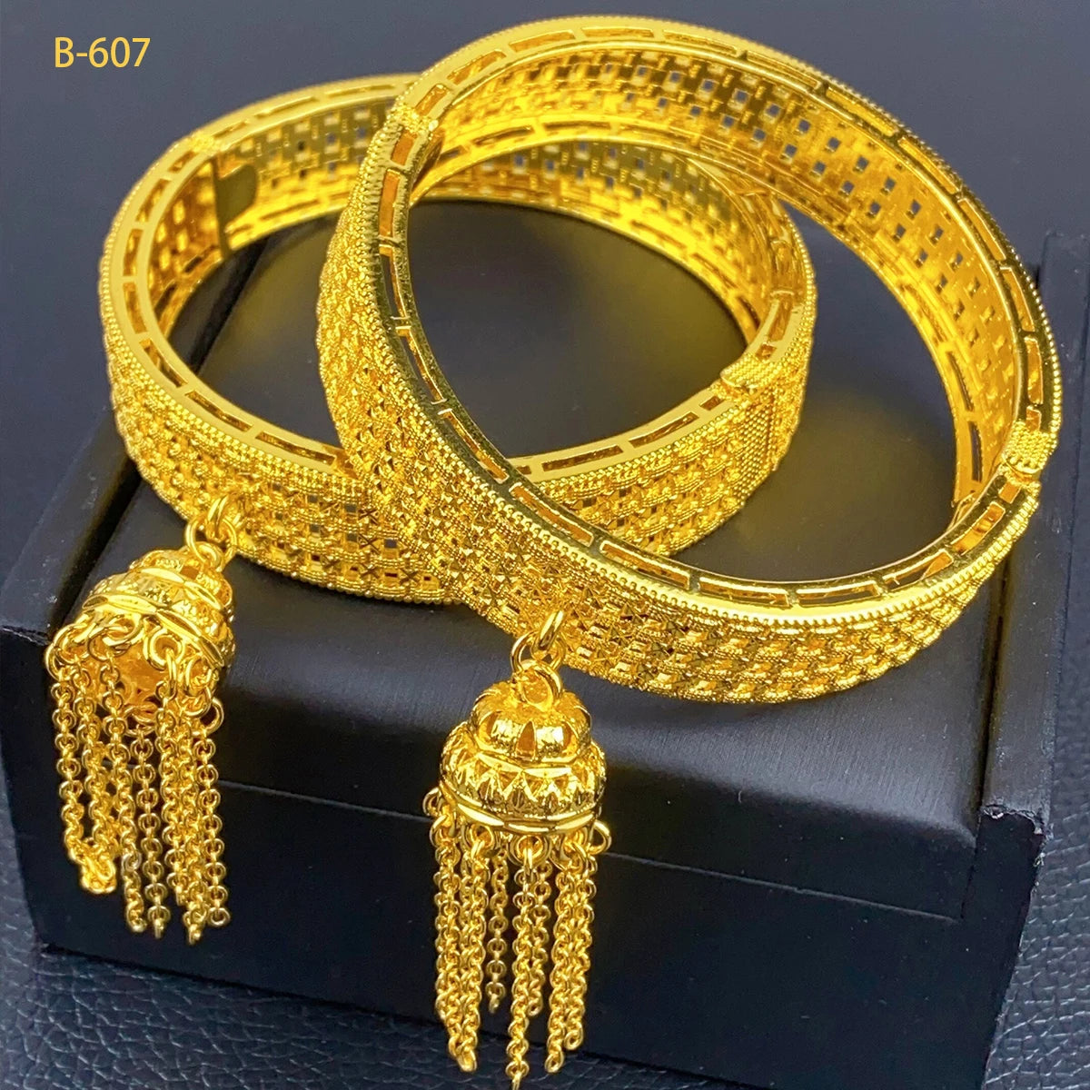 XUHUANG Novo Design Dubai Pulseiras Douradas com Pingente de Borla para Mulheres Indianas do Oriente Médio Nigeriano Joias de Luxo para Casamento