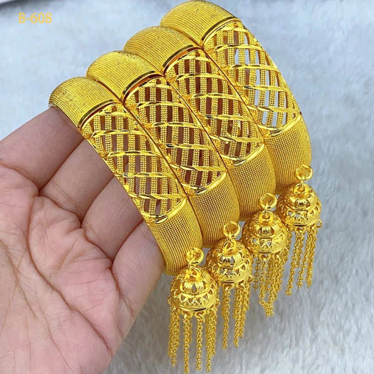 XUHUANG Novo Design Dubai Pulseiras Douradas com Pingente de Borla para Mulheres Indianas do Oriente Médio Nigeriano Joias de Luxo para Casamento