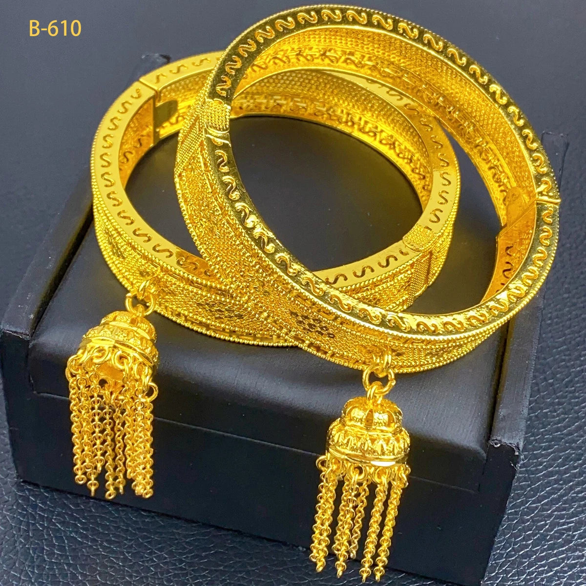 XUHUANG Novo Design Dubai Pulseiras Douradas com Pingente de Borla para Mulheres Indianas do Oriente Médio Nigeriano Joias de Luxo para Casamento