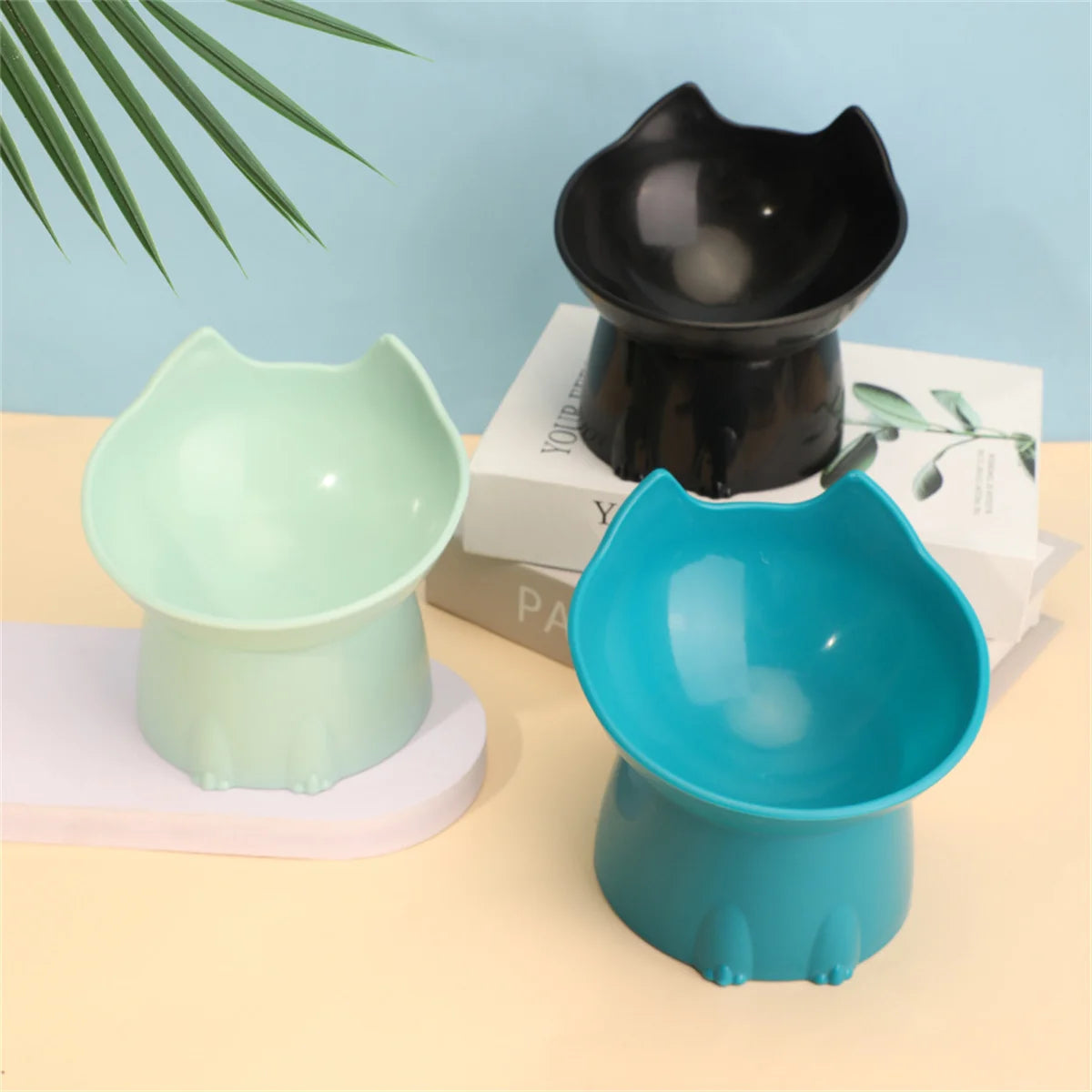 Tigela elevada para gatos WhiskerWare, 1 peça, tigela de plástico antiderrapante para alimentação de animais de estimação com borda inclinada, proteção para o pescoço e comida para gatinhos