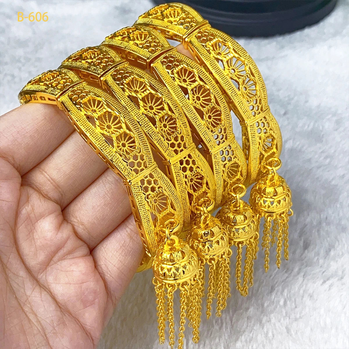 XUHUANG Novo Design Dubai Pulseiras Douradas com Pingente de Borla para Mulheres Indianas do Oriente Médio Nigeriano Joias de Luxo para Casamento