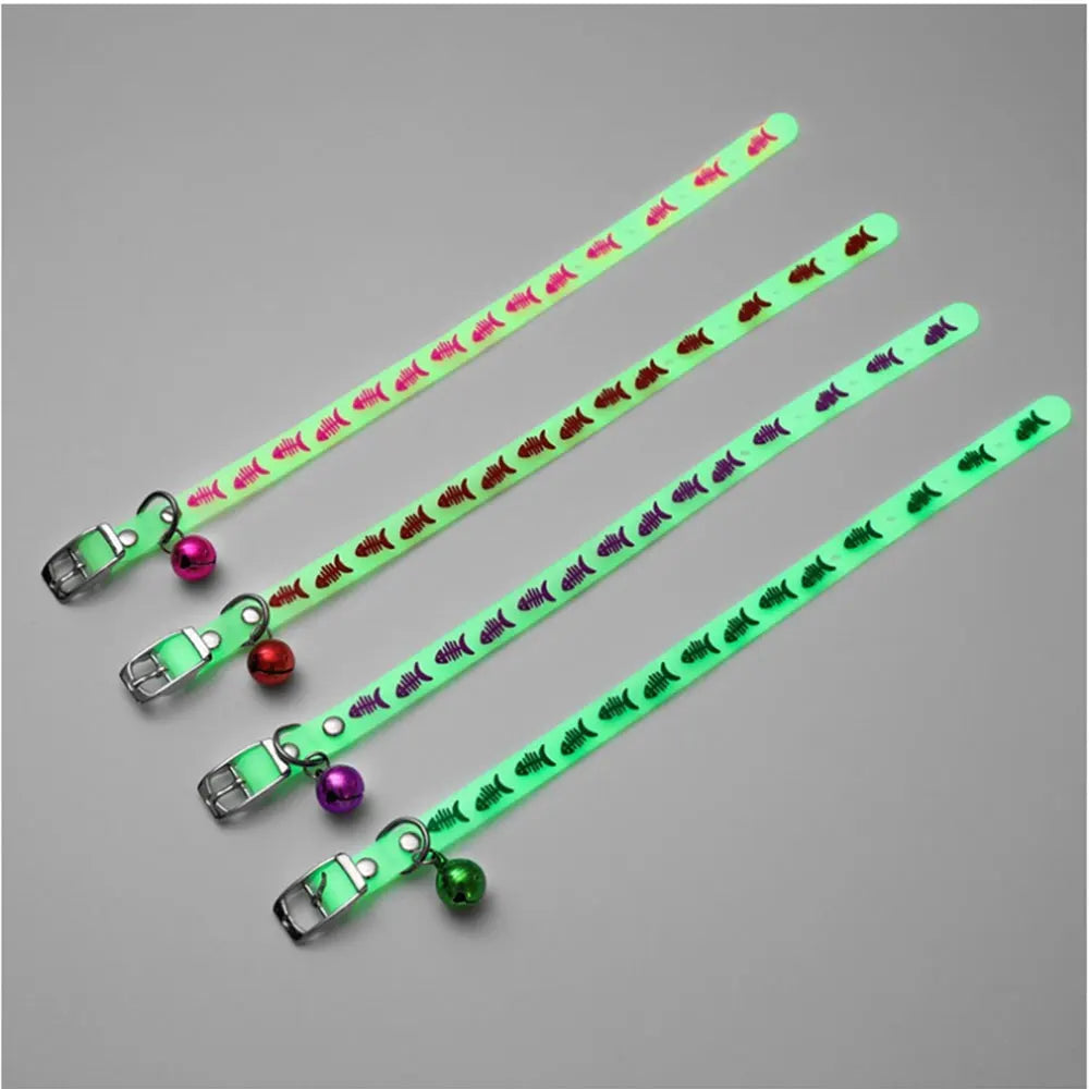 Coleiras brilhantes para animais de estimação com sino que brilham à noite, colar para cães e gatos, acessórios luminosos para gatinhos e filhotes