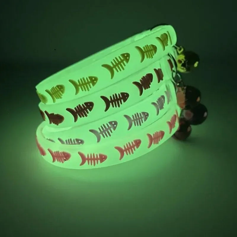 Coleira luminosa para gatos, coleira anti-perda de silicone fluorescente com sino para gatos, acessórios para animais de estimação