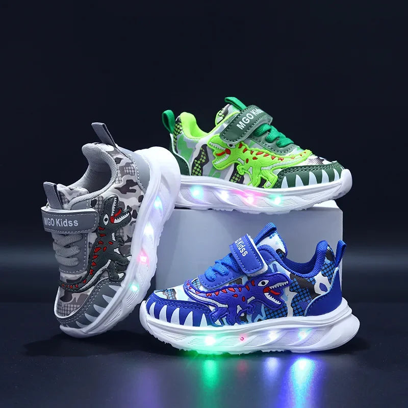 Tênis esportivos infantis novos de primavera com desenho de dinossauro e luz LED para meninos, sola macia, tênis casuais para crianças de 2 a 6 anos