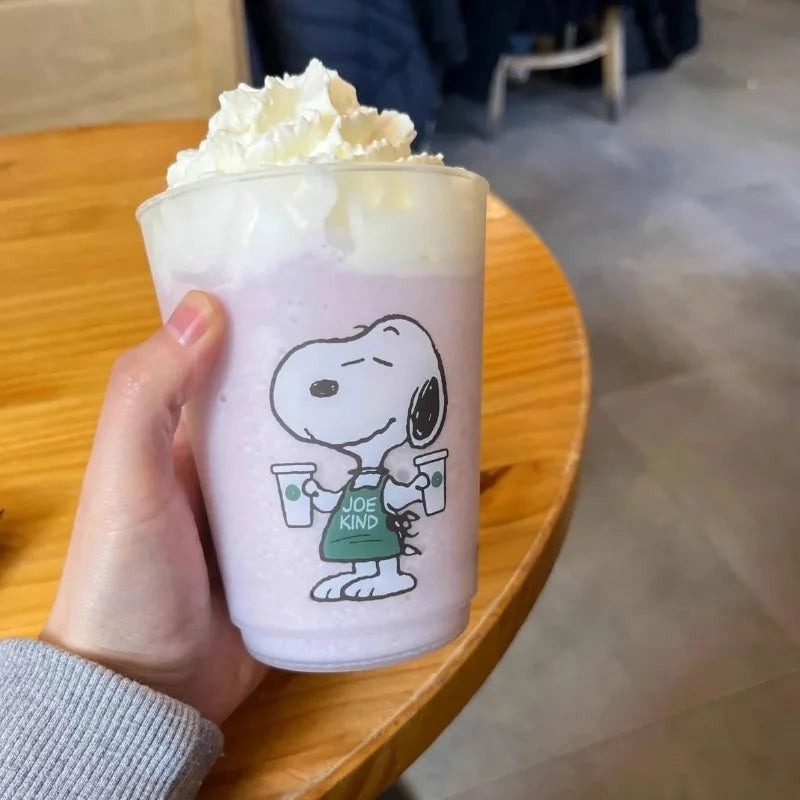 Copo de café Snoopy Anime Verão Bebidas geladas com tampa Copos para café gelado Leite Cerveja Copo de plástico portátil Copo de leite infantil Presente