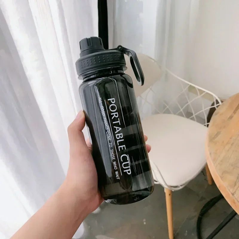 1 peça 1000ml copo criativo de grande capacidade garrafa esportiva de água para entusiastas de fitness garrafa agitadora de hidratação fácil de transportar