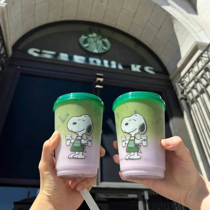 Copo de café Snoopy Anime Verão Bebidas geladas com tampa Copos para café gelado Leite Cerveja Copo de plástico portátil Copo de leite infantil Presente