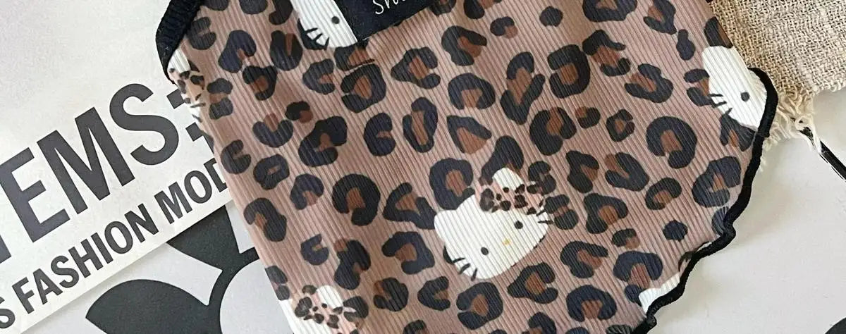 Novas roupas para animais de estimação, primavera/verão 2025, suspensórios corta-vento Spice Girls, estampa de leopardo, seda gelada e tecidos frescos, gatos e cães usam