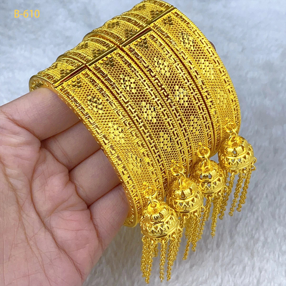 XUHUANG Novo Design Dubai Pulseiras Douradas com Pingente de Borla para Mulheres Indianas do Oriente Médio Nigeriano Joias de Luxo para Casamento