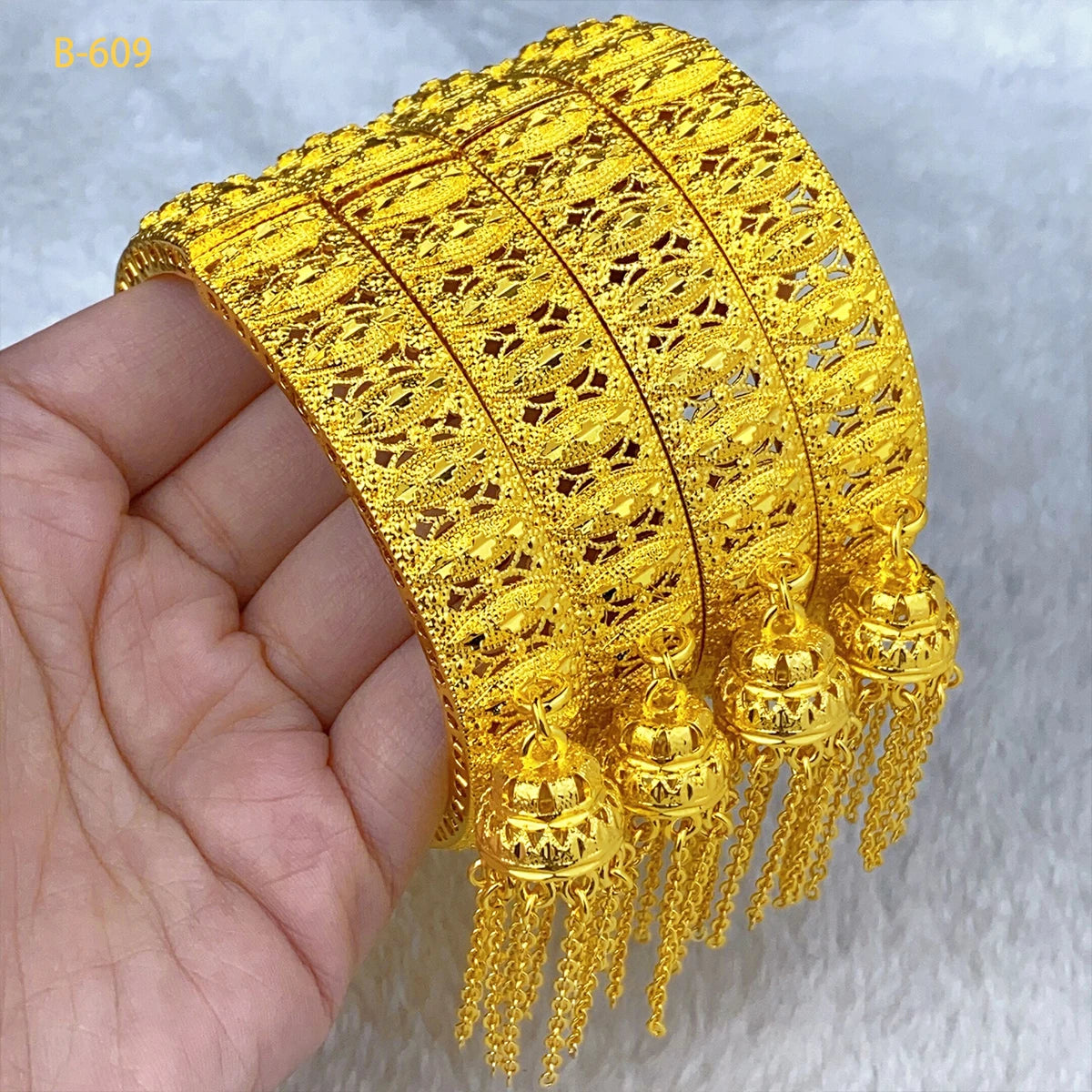 XUHUANG Novo Design Dubai Pulseiras Douradas com Pingente de Borla para Mulheres Indianas do Oriente Médio Nigeriano Joias de Luxo para Casamento