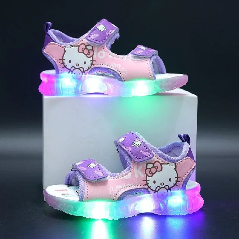 Sandálias infantis com luz LED para bebês meninas, sapatos casuais fofos da Hello Kitty para crianças, calçados antiderrapantes de praia para atividades ao ar livre, verão 2025