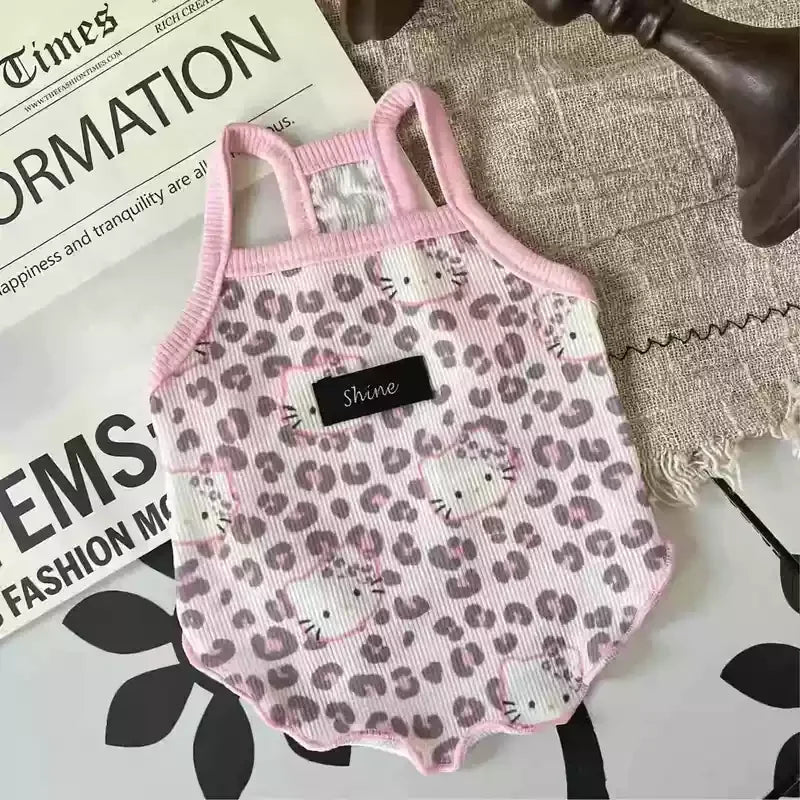 Novas roupas para animais de estimação, primavera/verão 2025, suspensórios corta-vento Spice Girls, estampa de leopardo, seda gelada e tecidos frescos, gatos e cães usam