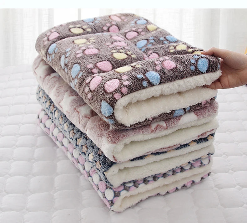 Cama de flanela espessada para cães, tapete macio para dormir para animais de estimação, cobertor quente para animais de estimação no inverno