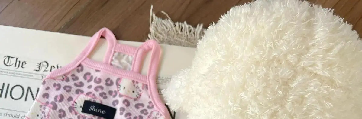 Novas roupas para animais de estimação, primavera/verão 2025, suspensórios corta-vento Spice Girls, estampa de leopardo, seda gelada e tecidos frescos, gatos e cães usam