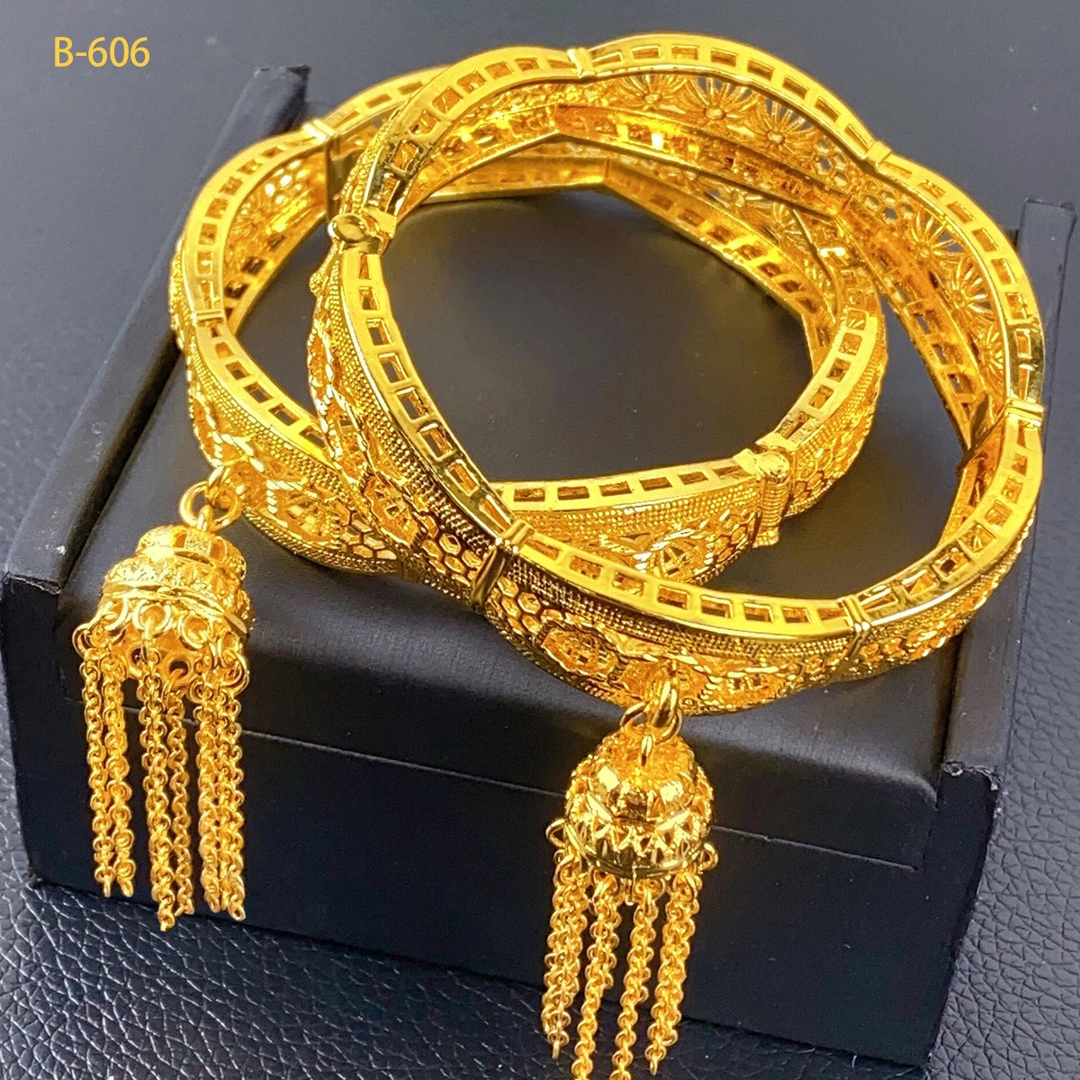 XUHUANG Novo Design Dubai Pulseiras Douradas com Pingente de Borla para Mulheres Indianas do Oriente Médio Nigeriano Joias de Luxo para Casamento